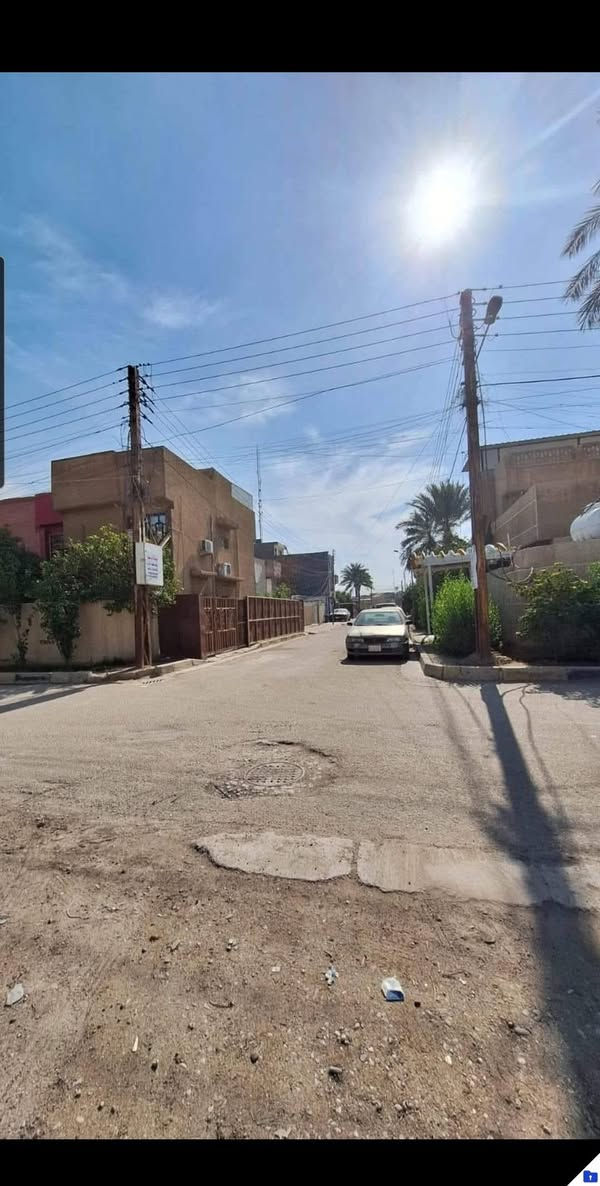 📢 إعلان بيع أرض (من المالك مباشرة) - الغزالية
العنوان: بغداد - الغزالية - شارع مدير الأمن (موقع مميز وهادئ).
​تفاصيل القطعة:
​المساحة: 304 متر مربع.
​المميزات: تقع على شارعين، مما يوفر تهوية وإضاءة طبيعية ممتازة وخصوصية عالية.
​الأبعاد: الواجهة 11.25 متر × النزال 27 متر (زنجيل).
​نوع السند: طابو صرف (ملك صرف) - جاهزة للتحويل الفوري.
​نقاط القوة:
✅ موقع استراتيجي قرب كافة الخدمات والأسواق.
✅ أبعاد مثالية تسمح بتقسيمها أو بناء دار بتصميم عصري.
✅ المنطقة مخدومة بالكامل (ماء، كهرباء، تبليط).
​⚠️ ملاحظة للجادين: البيع من المالك مباشرة . نحن نبحث عن مشتري يرغب بالسكن في منطقة راقية وبسعر عادل للطرفين.
​📞 للتواصل والاستفسار: [***********
//  ***********]
