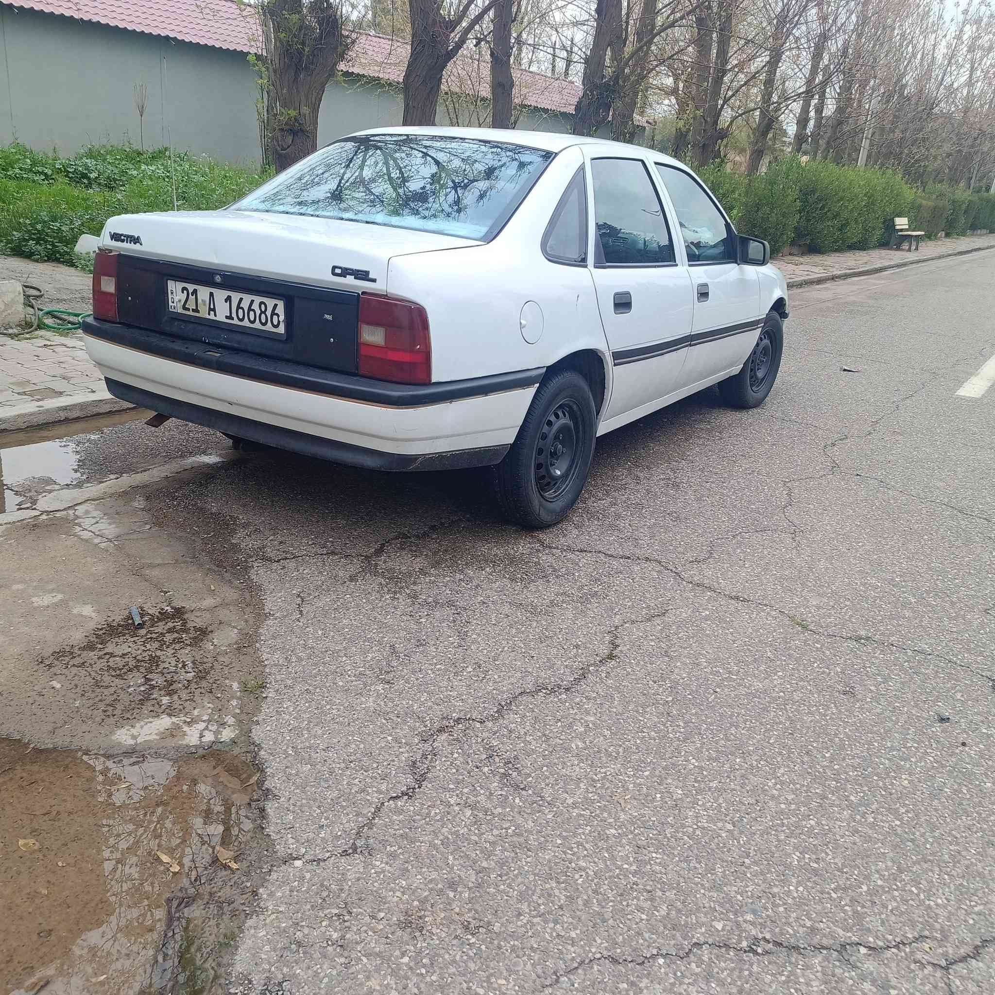 موديل 1991
محرك 18 
سنوية جديد 
كوبون بنزين 
هزة جديد 
بدون ضربة و سبغ 
***********
