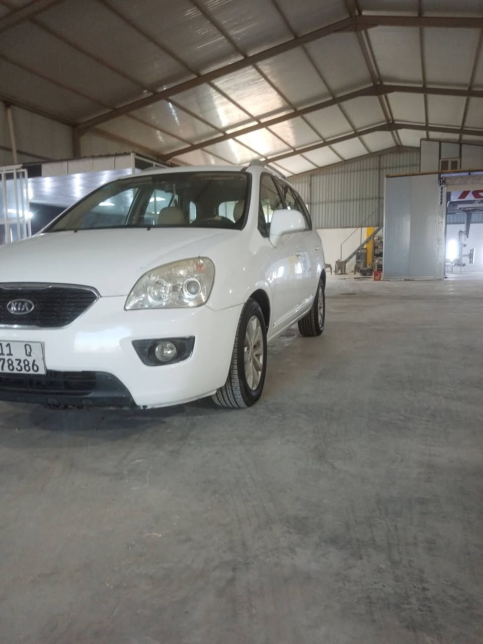 السلام عليكم كيا كارينز ٢٠١٢ خليجي فول مواصفات رقم بغداد الجديد محرك جديد ومكفول كير صدر تبريد مكفول سوسونار موجود ويه الصور جاهزه بدون اي نقص السعر ١٢٠$ مكاني بغداد الراشديه للاستفسار ***********
