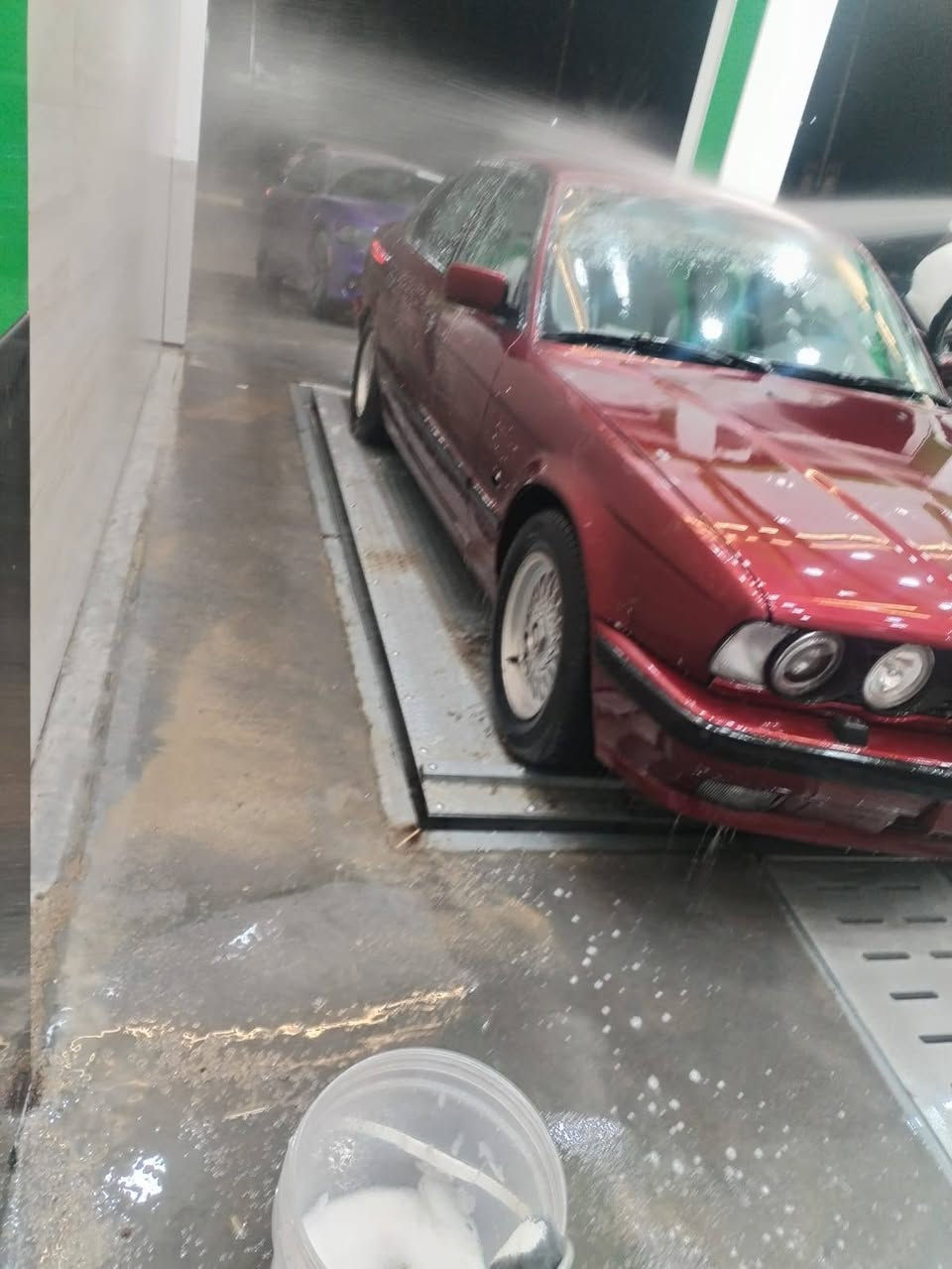 السلام عليكم بيم موديل 91سياره مكفوله من كلشي بس صبغ جماليه تحويل مباشر مكاني بغداد
***********
