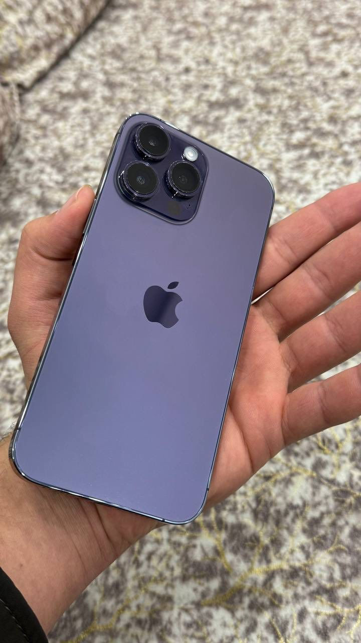 اخي المشتري اذا مو شراي لا تراسل رجاءً )
ايفون 14 برو ماكس اي سيم بطاريه 81 بلادي 
نموذج M 
ذاكره 256
*********** 
جهاز مال بيت مو بايع وشراي 
سعر 700 بي مجال بسيط
