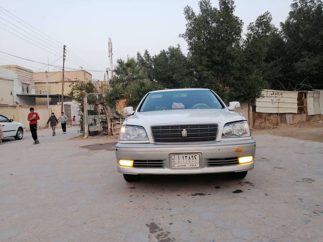 سلام عليكم ملكه مدفوع كمرك باقي على راقم اربع دكم فول عده فتحه جلد تبريد خلفي ثلاجه دبل شاشه ستيران كهرباء دمام خلفي برده شاصي ٧٥ في فتي اي السعر ١٠٧         ***********
