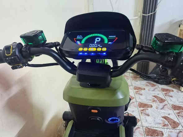 السلام عليكم دراجه شحن للبيع مديل 2025  جديده بمعنه الكلمه شخط واحد مابيها بعدها وكاله كول ملحقاتها موجوده
دراجه تتحمل وزن 300 كيلو 

تفاصيب الدراجه

شاشه اعطال تكشف عطل الدراجه ولتنبيهات

بلوتوث سستم صوت بل شاشه

بريك امامي خلفي دسك هايدروليك

حساس بريك

درع امامي لحمايه من الصدمات

دبل امامي خلفي غاز

لايت عالي ناصي زنون 

اشاره يمنه يسره لد

دبل اشاره

نشرات داير مداير الدراجه

كشن طبي جلاتين 

ملف 2000
سرعه الدراجه110

بطاريات عدد6 تمشيك 70 كيلو بل شحنه الوحده

شاحنه اصليه تدعم الشحن السريع وليقاف عند امتلاء البطاريه

تايرات حجم 12 جبلي جوبلس

ويل كب مميز

مساحه تخزين واسعه

سعر الدراجه 775 بيها مجال بصيط

الشراي يتفضل خاص او التصال عله الرقم ***********

مكان الدراجه المنصور مقابيل المعرض
