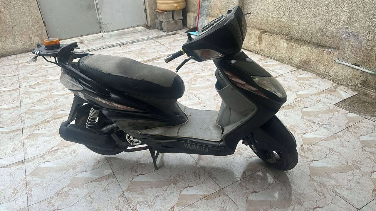 سلام عليكم دراجه سكنس فحل كابريتر
مكفوله من كلشي مكينه مكفوله 
دراجه حلوه كلش ٧٠٠ وبيه مجال قليل 
مكان بغداد حسينيه جريخي 
***********
