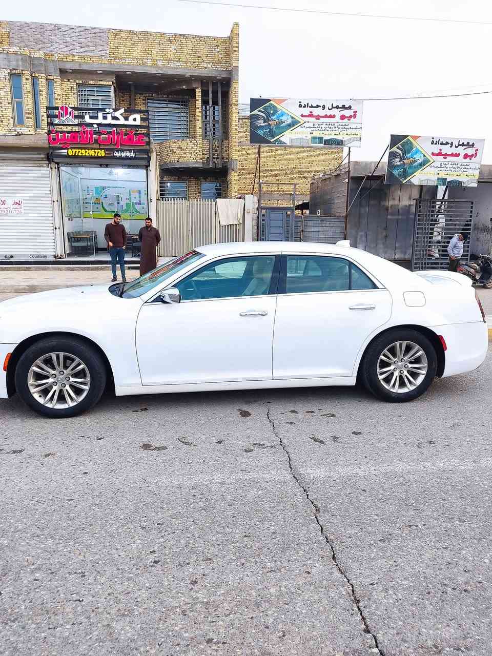 السلام عليكم ورحمه الله.
للبيع سياره كرايسلر اوباما C300
رقم اربيل 2018 اصل
لا معلايه ولا منصايه ولا مرمزه 
وارد امريكا تو ويل محرك 3600
اللون ابيض
شاشه كبيره 
كامره خلفيه بلاديه دواره 
جميع التحكمات شغاله
تدفئه تبريد خلفي امامي 
لاين زنون اصل
هواي مواصفات بعد معروفه للجناي السياره تحويل مباشر رقم اربيل راعيهه من ميسان مكان السياره ميسان السعر ٢٢٨ مجال قليل للشراي للاتصال 
ه‍ ***********
