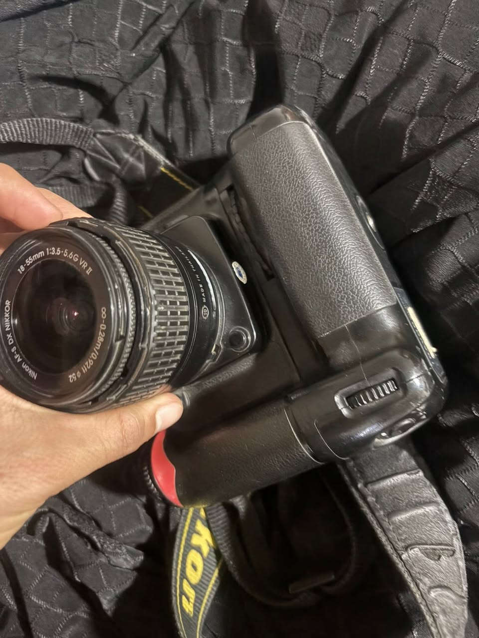 كتمره نيكون d90 وعدسات ثنين 
عنواني بغداد الامين ثانيه
***********
