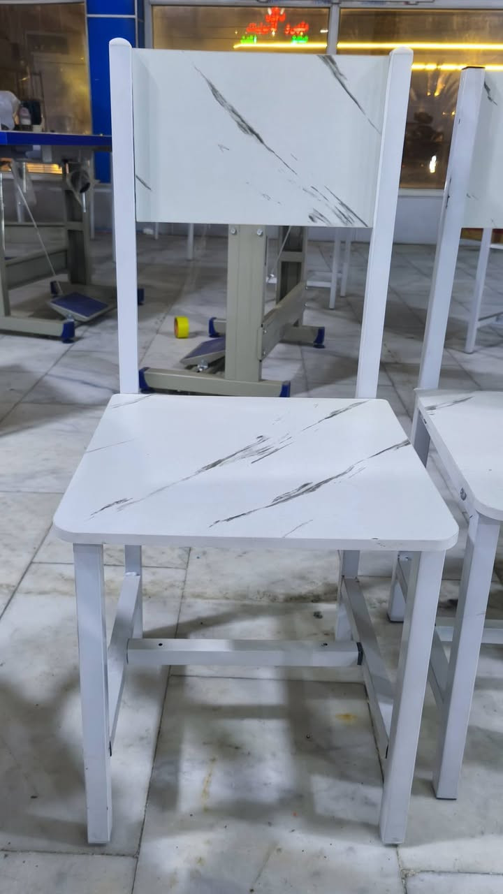 سلام عليكم 
كراسي للبيع أخو جديد وسعر مناسب جدا جدا 
الكرسي الأسود اصلي جك وجرخ جيد جداعدد 20 كرسي سعر 28 الاف 
الكرسي الأبيض حديد صيني فد شي مرتب سعرة 7 الاف 
تواصل خاص او واتساب ***********
