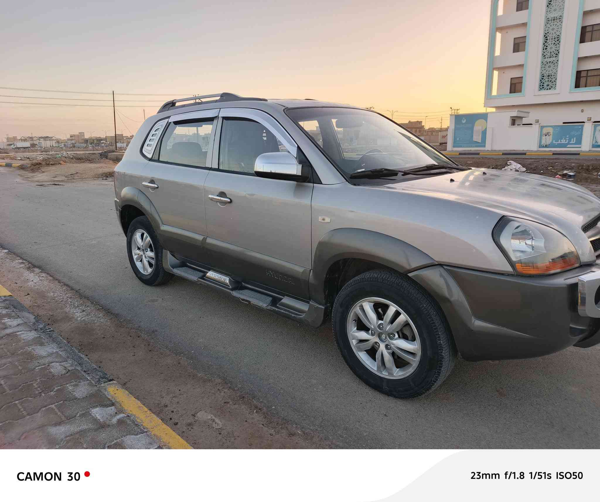 توسان 2009 وارد كوري مكفوله من الضربه والصبغ رقم بغداد دولي محرك 2000 باسمي محرك كير تبريد حداديه خير من الله امراوس او بيع حسب القناعه   السعر 115 $  وبيه مجال مكان السياره الكوت 
***********
***********
