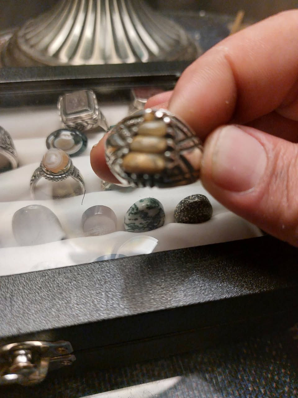 لوي نباعي ٣ لويات  صياغه بنبع سعره ٦٠٠ الف 

***********
