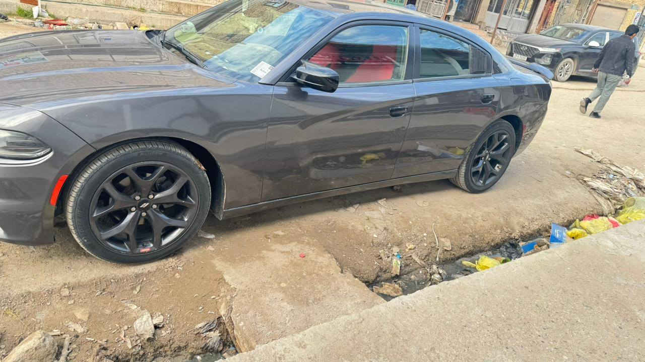 جارجر خليجي 16 مراوس او بيع
خليجية فقط رشه صبغ بسيطة 
رقم اربيل الجديد وسنويه جديده 
تو ويل 
مكينه 3600على وضع الشركه 
كامره دواره 
كشن كهربائي 
كشن حضن 
وبعد موصفات معروفه 
تخم تاير وحداديه جديد 
مكاني الشطرة 
الاستفسار اكثر ***********
