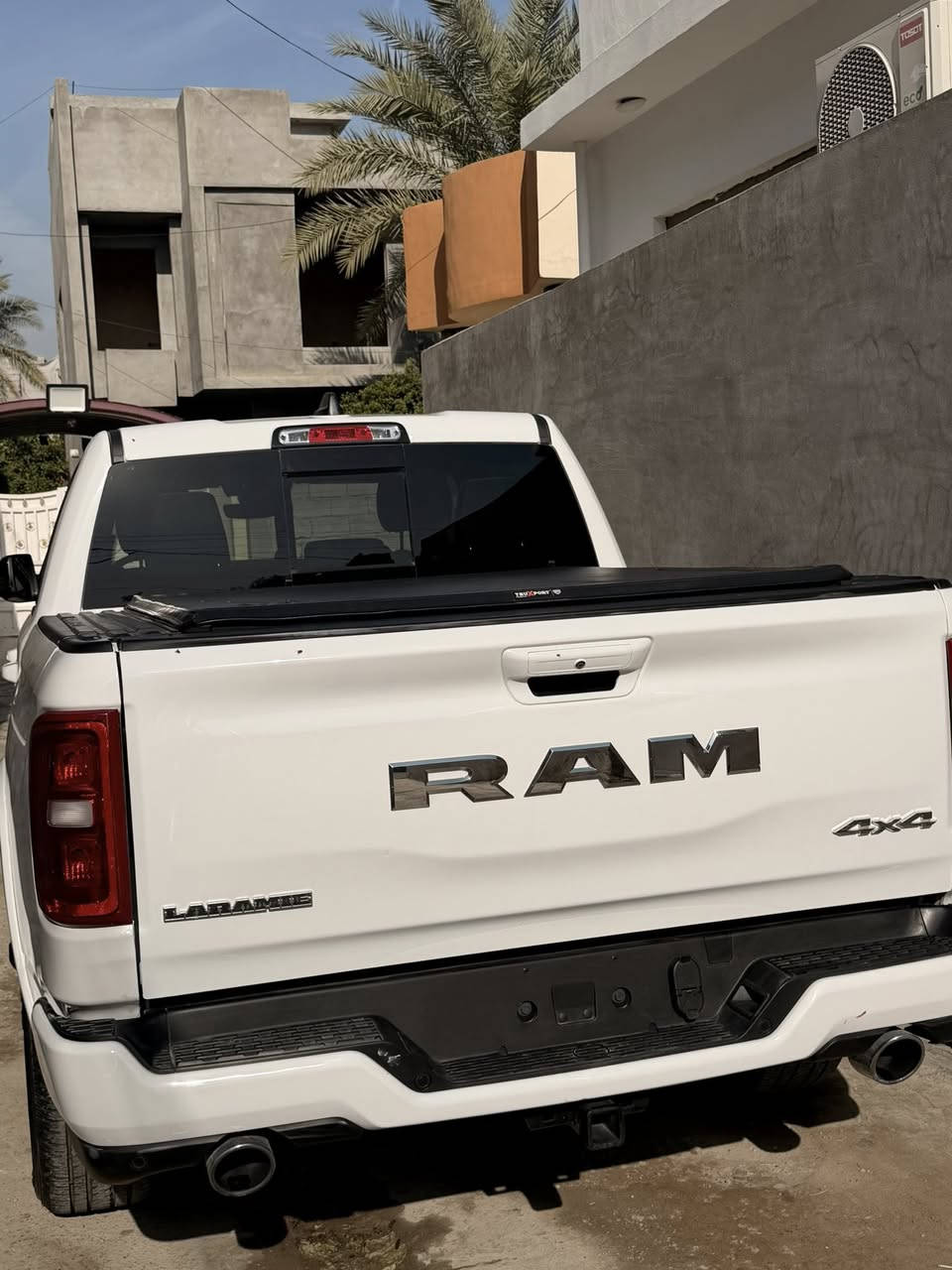 السلام عليكم
رام 2025 لارامي 

1- تشغيل عن بعد واطفاء

2- شاشه تسلا

3- رادارات اماميه خلفيه جانبي

4-نقاط عمياء جانبية

5-دوسات بانزين وبريك متحركة

6- بصمه عدد 2

7- سلايد

8- كشنات جلد 

9- الكشنات تحكم كهربائي

10-باب خلفية كهربائية

11-تدفئة وتبريد كشنات امامي مع تدفئة كشنات خلفي مع تدفئة ستيرن

12-نظام صوتي Alpine

13-نظام تحديد المسار 

14-مرايه جانبي وسط تعتيم 

15- رام بوكس + بوكس داخلي

16-لايت full led

17-نظام دفع رباعي 4x4 مع نظام دفع ثنائي خلفي 4x2

aux/usb/Bluetooth/apple النظام الصوتي يحتوي 

car play/android auto

18-اربع وضعيات للقياده سبورت/نورمال/سنو الثلجية/اوف رود

19- حساسات امامي خلفي

-ميموري كشنات

-محرك v6 3.0 تون تيربو 420 حصان

-ماشيه سياره 3 الف 

- كير 8

- نظام ترحيب

- مري شفط

ملاحضه سياره بدون رقم تترقم جميع المحافظة عدا شمال

صور الحادث مرفقه 

سعر 450 بيها مجال 

عنوان / ديالى بعقوبه / ***********
