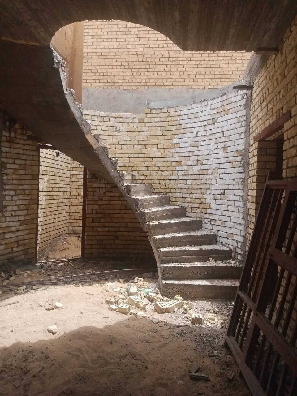 السلام عليكم 
نجار قالب+تسليح من كربلاء متفرغ حاليا
***********/واتساب
