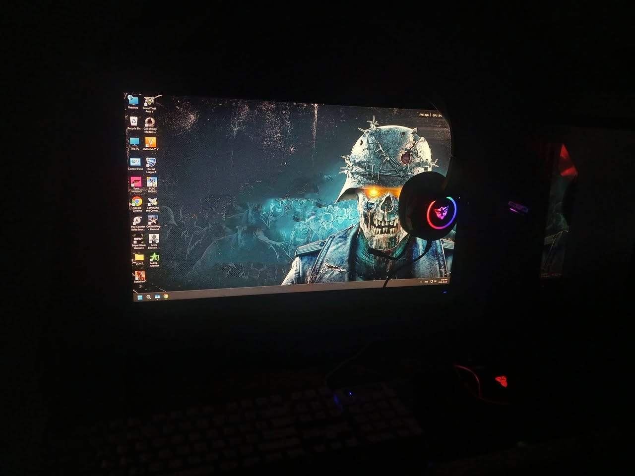🔥 للبيع PC Gaming مرتب ونظيف 🔥

🖥 المواصفات:

- معالج Intel Core i5 الجيل التاسع
- كارت شاشة GTX 1660 Ti
- رام 16GB T-Force
- SSD 120GB
- HDD 1TB
- مبرد غازي ❄️

🎁 الملحقات:

- شاشة سامسونگ 24 إنج
- كيبورد
- ماوس
- ماوس باد
- سماعات

✅ الجهاز جاهز للألعاب والشغل
✅ أداء ممتاز وحرارات ممتازة

💰 السعر: 650 ألف دينار عراقي فقط
📍 المكان: بغداد / مدينة الصدر / قطاع 38
📞 ***********
