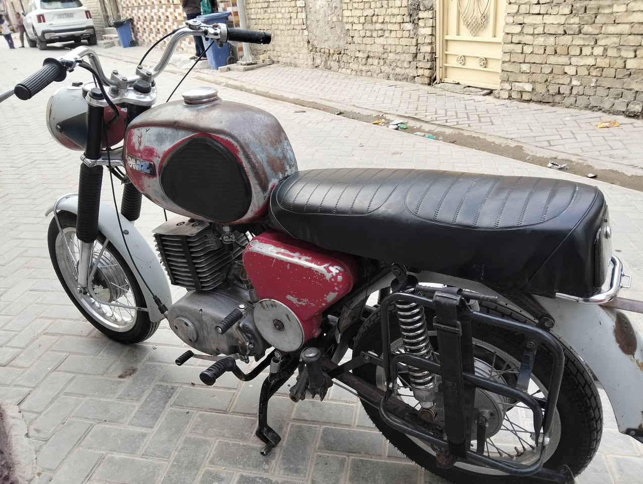 السلام عليكم دراجه للبيع 81 بدون لحيم وبلاديه كلها بس الكابريتر مو ألماني كصه 3
السعر مليون وخمسميه

وبيها مجال مكاني بغداد

***********
