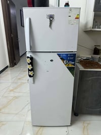 ثلاجه ١٢قدم • نضيفه • حي العدل