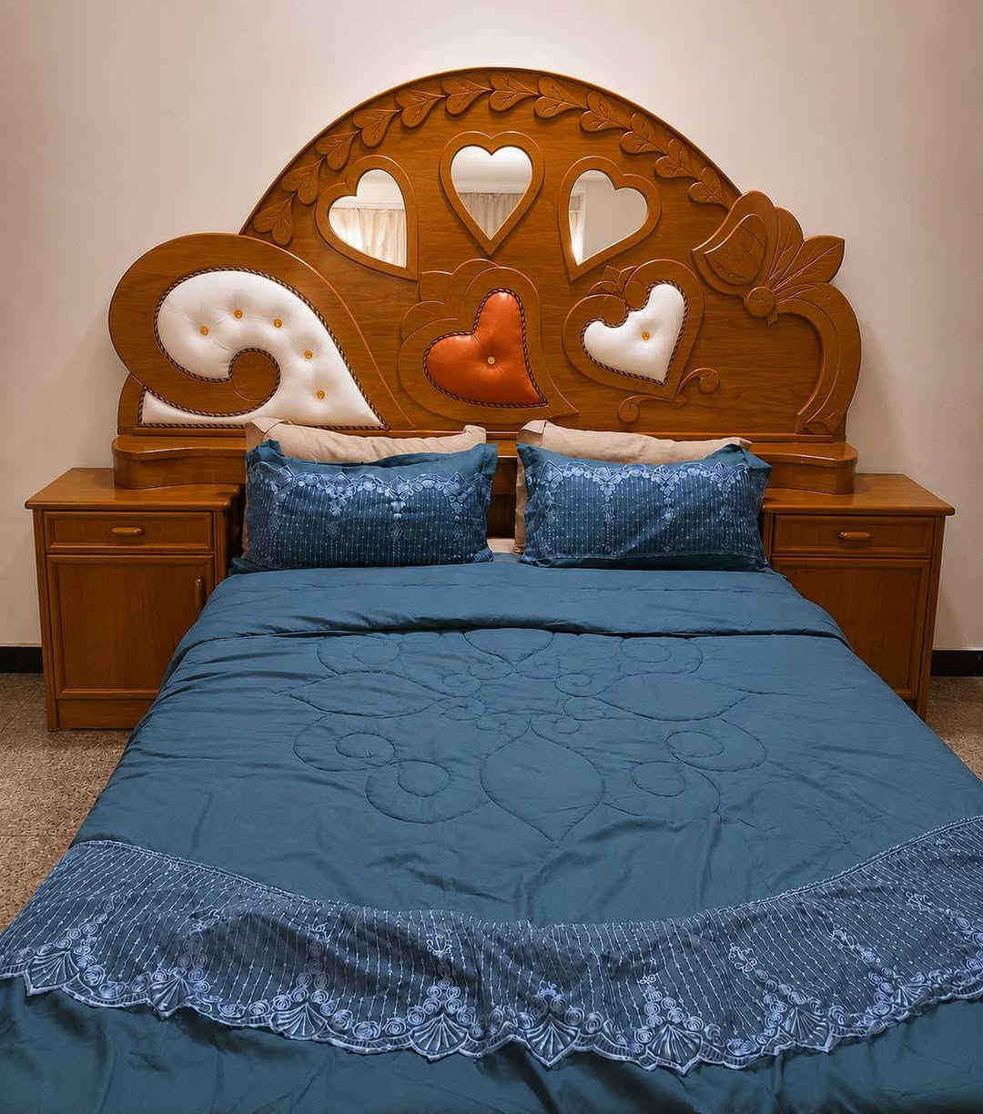 غرفة نوم خشب كاملة للبيع
غرفة نوم كاملة بحالة جيدة جداً، تصميم مميز ونقوش جميلة، تتكون من:
✔️ سرير مع كومدينتين جانبيتين
✔️ دولاب ملابس كبير متعدد الأبواب مع مرايا
✔️ تسريحة مع مرآة كبيرة
✔️ خزانة جانبية إضافية
الخشب متين ونظيف، والغرفة جاهزة للاستخدام مباشرة.
📍 الموقع: بابل / المحاويل / حي الأسرى
للاستفسار الاتصال ع الرقم التالي ***********
#غرفة_نوم #أثاث_مستعمل #بابل #المحاويل #بيع_أثاث
