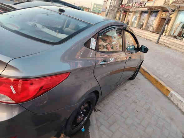 اكسنت موديل 2016 أمريكي 
للبيع محرك جي دي اي 
سياره باسمي رقمها بابل مشروع وطني 
هزة جديدة
كير مكفول ومحرك مكفول 
تبريد 
تخم تايرات جديد 
باتري جديد
حداديه نظيفه لايتات زنون 
ضررها التكمه اليمنه الاماميه   
وبيها مكانات صبغ ابيع حزام 
السعر 80 وبيها مجال
للاتصال👇
***********
العنوان بغداد الدورة ابودشير
