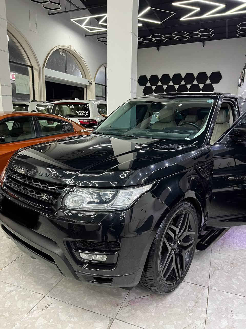 رانج روفر سبورت ٢٠١٤ خليجيه سردار
لون اسود ملكي 
6 سلندر سوبر جارج
داخل ابيض 
والسياره فول   
بانوراما جلد 
كشنات كهرباء
بوب شفط و دوسات كهربائية 
كامرة حساسات امامي خلفي 
تدفئة تبريد كشنات امامي وخلفي 
فول للاخير  بدون صبغ السياره  
رقم اربيل الجديد
مكان السياره اربيل 
السعر 225 ورقه
***********
