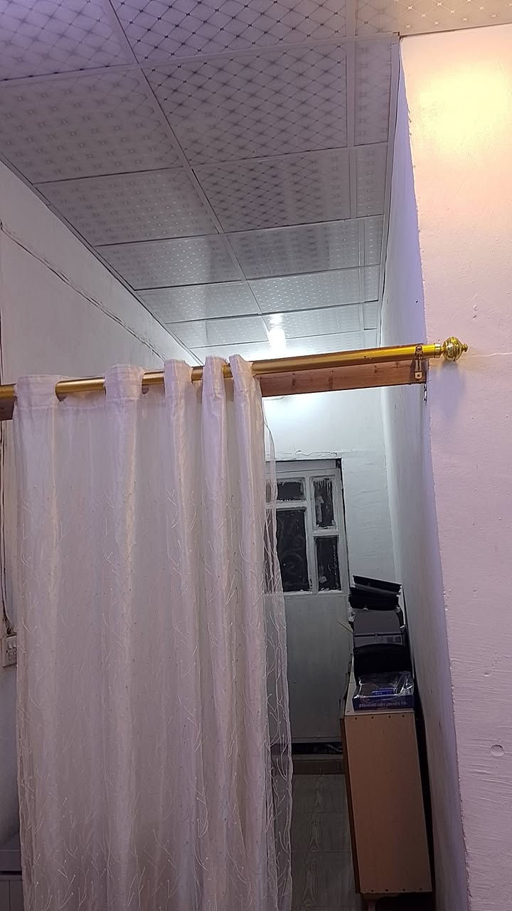 دار زراعي للبيع المساحة 320م ...السعر 85 ..المنطقة سكنية كل الدور مرقمة ماء جيد جداً ومبلطة ومجاري...بغداد جسر ديالى مقابل جامع المهيمن قريب على الشارع الخدمي.. استقبال كبيرة وصالة ومطبخ كبير وغرفتين كبار وترك ومطبخ كبير وحمام غربي داخلي كبير وحمام خارجي كبير وكراج كبير وحديقة كبيرة...منطقة خلف البيوت هادئة امام ساحة...سقف البيت سندويج بنل وسقف ثانوي والارضية بورسلين تركي جديد البيت نظيف *********** واتساب
