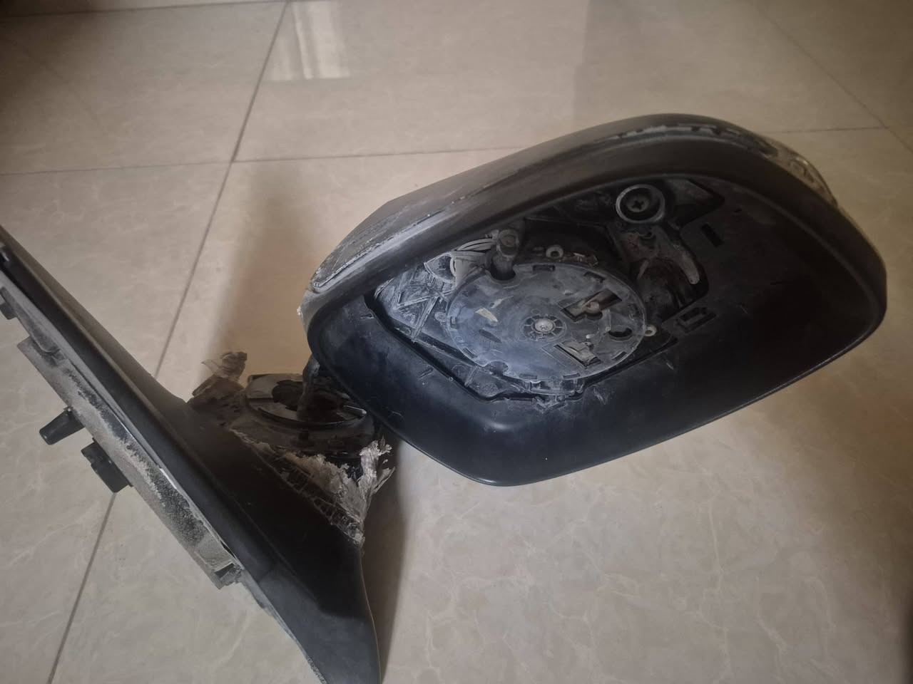 ااسلام عليكم مراية اكسنت ٢٠١٢ جهة السايق ام الاشارة اصلية مال سيارتي بس طاكة الركبة مالتهة ومراية مابيهة سعرهة ٢٠ االف راسلني خاص


**إذا كنت صاحب هذا الإعلان وتريد حذفه لأي سبب، رجاءا أرسل رسالة إلى الدعم الفني**