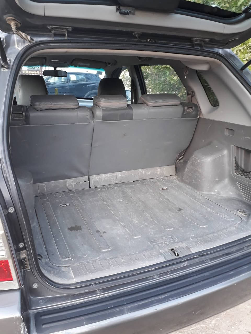 السلام عليكم 
توسان موديل 2009 وارد امريكي حادثه جاملغ وبنيد محرك ٢٠٠٠ دوش لاتبخير لاتنقيص سنوية لل٢٨ رقم بغداد السعر ١٠٥ وبيه مجال للشراي ***********
