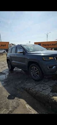 Jeep Limited 2019 جيب لمتد  ماشيه 65 الف ميل  ضررها مرفوق بلصور و البا...