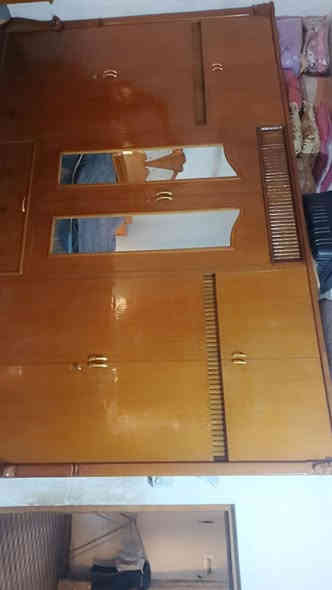 السلام عليكم غرفة ستة ابواب مع  ملحق مستخدم تسكام درجة 
اولى ونضيفة صاج داخل وخارج السعر مليون وبيها مجال 
رقم بيه واتساب ***********
