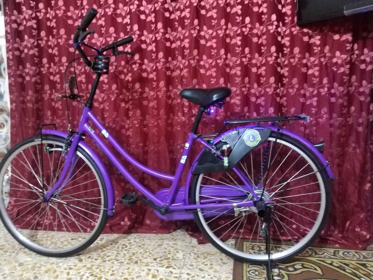 بيسكلا للبيع بناتي سوبر شركه BD
موديل 21 شهر 6
دسك 90
تايرات جدد
حجم 26
لايت بريكات كلها شغاله
هوه والاغراض 150سعر
بيسكلا نضيف كلش  مكاني بغداد الشعب الموشراي لايعلق هذا رقمي ***********وتساب
