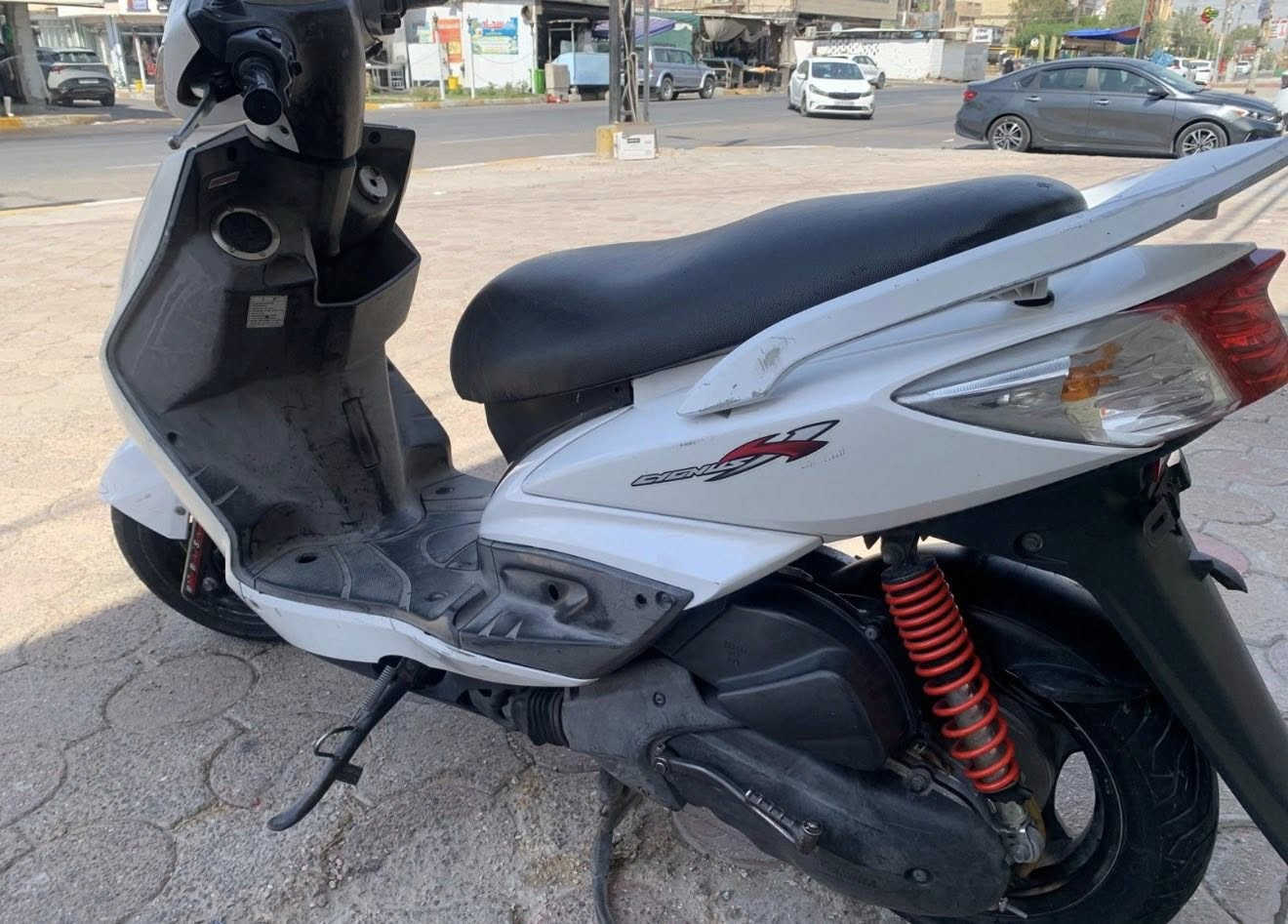 سلام عليكم دراجة سكنس فحل
كابريتر دراجة كفالة عامة كهربايات كلها شغالة
و العنوان بغداد غزالية و الرقم ***********
