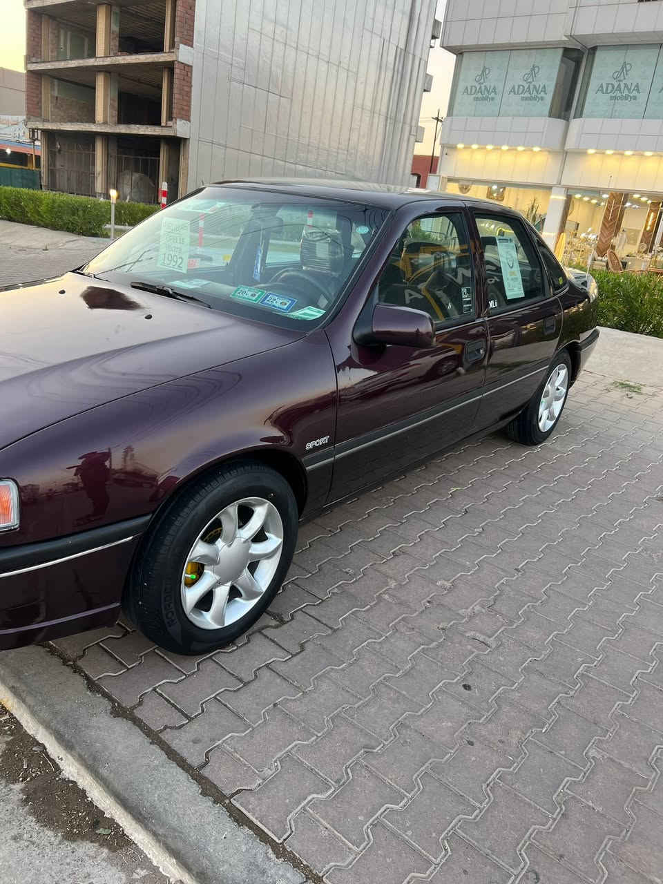 اوبل فكترا موديل 1992
محرك 18 كير عادي قفل مركزي 
كونترول abs  صدر امامي خلفي كله بشرط 
ويل وتايرات جديد لون نيلي صبغ عام جماليه بدون ضربه 
رقم اربيل دولي سنويه 2029 شرط تحويل 
مكان السيارة كركوك 
للاستفسار ‭***********‬
‏سعر 52 ورقة

