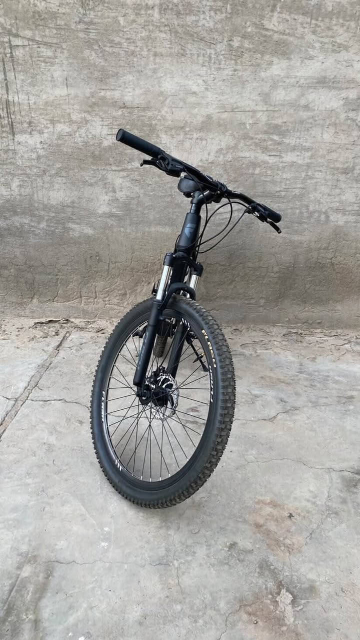 السلام عليكم 🚲
✨ بايسكل  للبيع FLASH دزاين إيطالي
🔹 إطار ألمنيوم خفيف وقوي
🔹 دسك أمامي وخلفي
🔹 كير 7 نمر
🔹 بايسكل جبلي
🔹 دبل أمامي مع القفل

🔹السعر (250) الف


**إذا كنت صاحب هذا الإعلان وتريد حذفه لأي سبب، رجاءا أرسل رسالة إلى الدعم الفني**