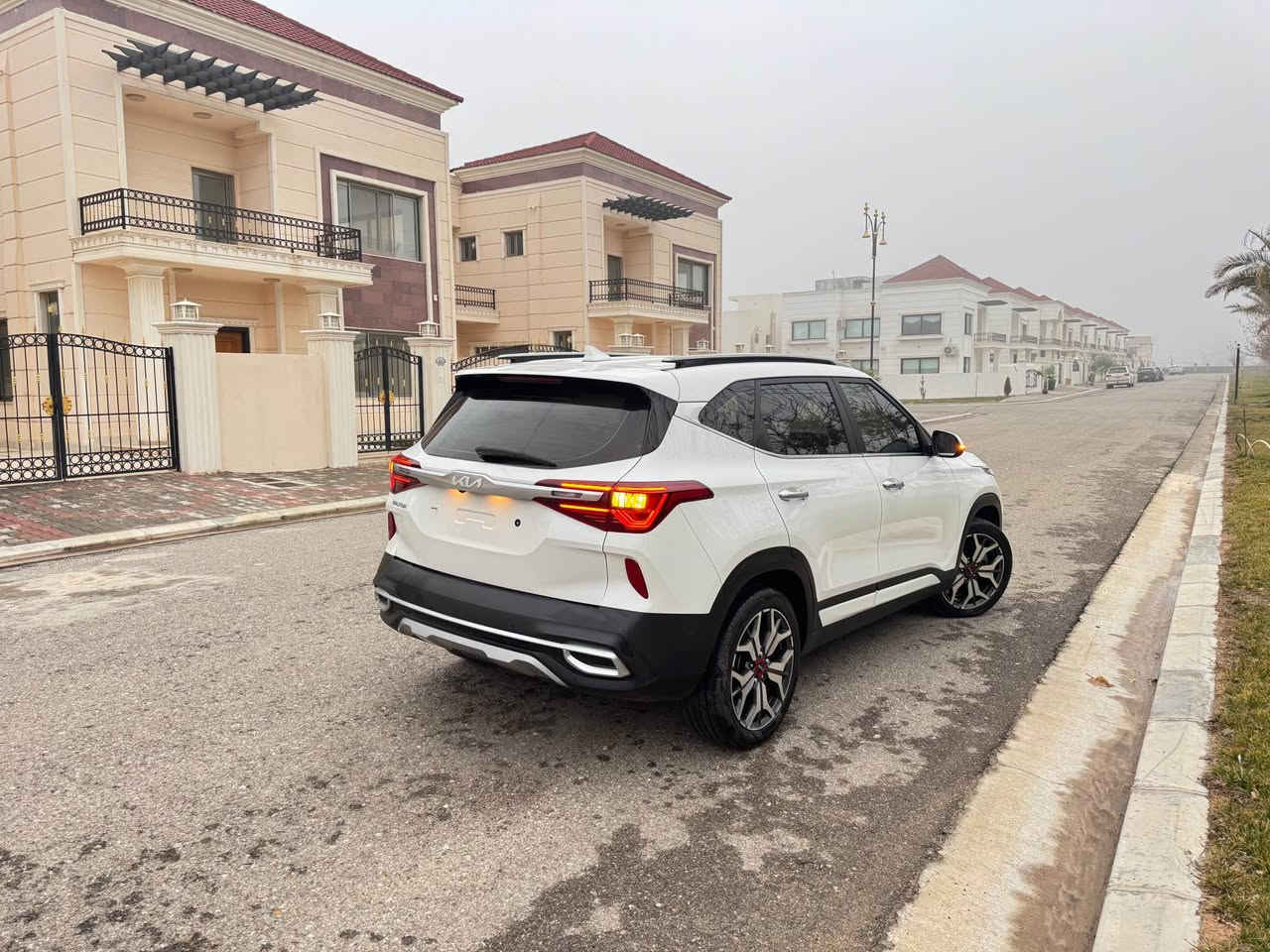 السلام عليكم
لبيع كيا سليتوس موديل 2023
موصفات فول ما عدا الفتحه
السياره ماشيه 29 الف كيلو 
رادار امامي
رادار خلفي
رادار جانبي
تحديد مسار
مانع نزلاق
كشنات جلد+مخمل
اشاير بل مري
شاشه كبيره
كامره دواره
ثلاث وضعيا قياده
تشغيل عن بعد فول تحكم ستيرن
لد امامي
ويل كب
1600 تيربو
بنسبة سيارة بدون صبغ فقط بنيد و جاملغ مبدل ببلادية و باب خلف سكن بكد شبر بارد 
ايرباك ستيرن و مرجع سستم
السعر 146 وبيها مجال 
للاستفسار فقط اتصال او وتس *********** أربيل, العراق
