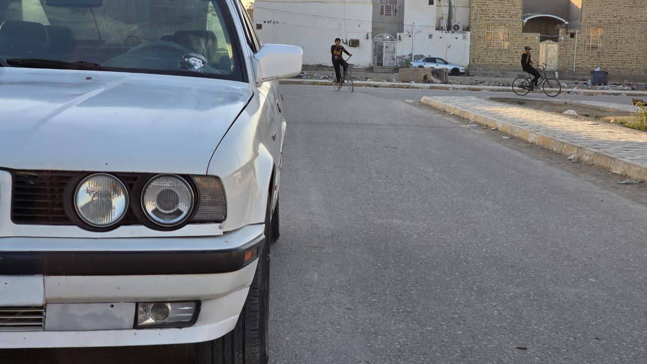 سلام عليكم
BMW للبيع 
موديل 1990
لون ابيض 
رقم بغداد 
بسمي 
محرك ٦سلندر ٣.٥ 
تبريد ثلج 
السياره جاهزه 
السعر ٤٠ ورقه 
رقمي للتواصل ***********
