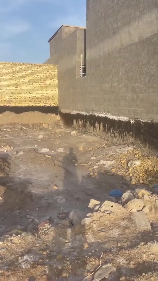 سلام عليكم قطعة ارض
مساحه 200متر مربع 
واجهه 12 متر طابو زراعي سند 25 

العنوان :الورديه مقابل حي الغدير 
للاستفسار :***********
