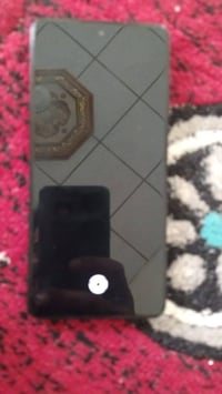 للبيع camon 20 pro شاشه Amoled ذاكرته 256 ولعشوائيه 8 بطارية 5000 نظيف...