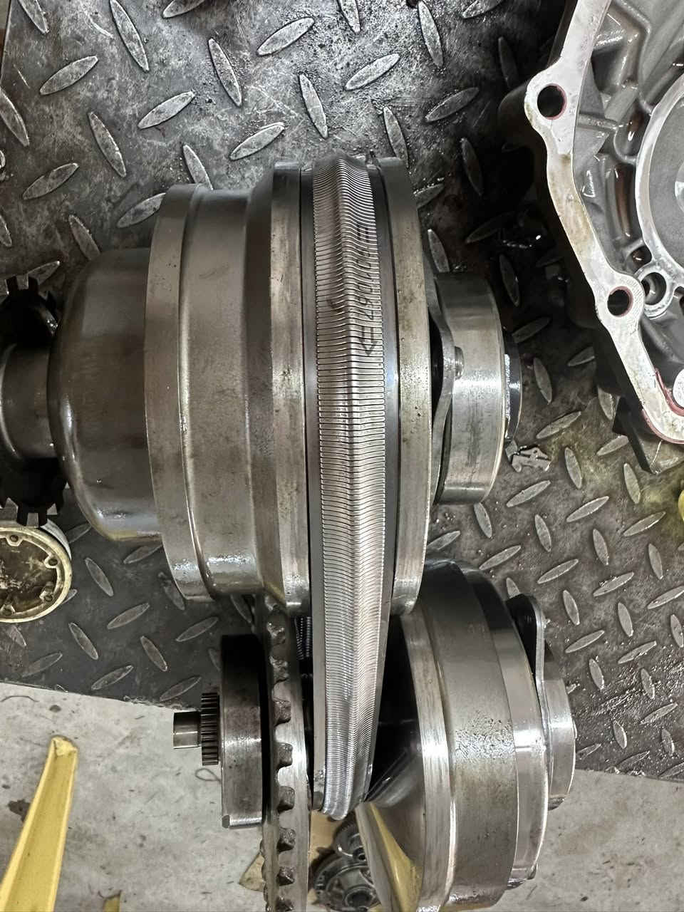 السلام عليكم

الاخوه الاعزاء
من ضمن اعمال ورشه شركه الاكرم المتحده
١- تجفيت كير تيكو ٥ بعد تعرضه للتلف بسبب تاخير استبدال الزيت والحمد الله كان الضرر بسيط وتم معالجته.
٢- استبدال كير تيكو ٥ بسبب التلف التام وايضا" بسبب اهمال موعد تبديل الزيت
٣- صيانه هونداي بعد تعرضها الى ارتفاع حاد بدرجه حراره المحرك  تم معالجه الموقف وعاده الى الوضع الطبيعي
٤- تجفيت محرك تيكو ٢٠١٣  واعادته الى وضع الوكاله ستاندر
٥- استبدال سيت كلج عدد ٤
٦- استبدال حداده مختلفه لعدد من السيارات الامريكيه والكوريه والصينيه
وبعض الاعمال المتفرقه الاخرى

تقبلوا تحياتنا
اخوكم حاتم ابو ايهم
بصره- صناعيه حمدان الحملونات الجديده
D8
***********
***********
