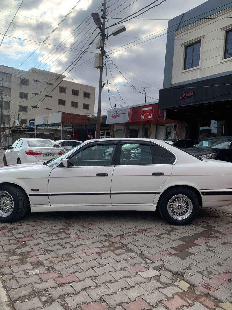 بی ئێم BMW 525                               
مۆدیل 1989
1پارچە سبوغ 
بێ ناو بێ ئێڕباگ 
مەکینەی سەقەڕی بۆ داندراوە V6 
ڕەقەم و سەنەوی نوێیە 
ڕویشتن 280 km 
فوول مواسفات ، تۆماتیک تەبرید سلایت ، جلد 
٤٦۰ هەزار غەرامەی لەسەرە 
***********
نــــــرخ 75 وەرەقە أربيل, العراق
