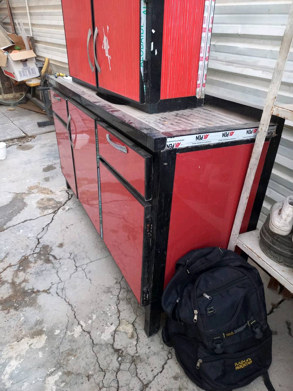 كلش نضيف امانة الله

#كاونتر#سنك#اغراض_مطبخ