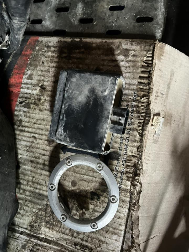 سلام عليكم
تفصيخ ثعلب 

شتريد موجود ماعده الشاصي والدبلات الاماميه والمكينه مبيوعات جوه السوك 

عقل ب20

لحيه ب10

كفرات بيهن ضرر ب25

دشبول كامل ويه مجمع وسوادب25

ضفيره كامله ب25

ماشه ب20

سكنات خلفيه واماميه ب20

بكلايات كامل ب15

مجمع مال بانزين كامل هوه والجوين ب20

عمبار بريك كامل هوه والصونده ب15

جنطه كامله ب15

كاعيه ب10

زوج ويلات ب20

 واذا تريدهن شعلع عادي 

متواجد على نت اي وقت اول الاتصال مكاني كاظميه

***********
