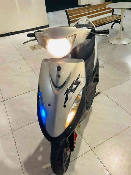 السلام عليكم ماكس عدله بلاديه الدراجه شرط ختم واحد  ما مفتوحه وين ما تريد افحص كهربائيات شغاله  فول ملاح المكان بصره ابو الخصيب قرب 
جامع الشهيد طه للستفسار ***********
السعر ٨٥٠ وبيها جال حگ الجيه
