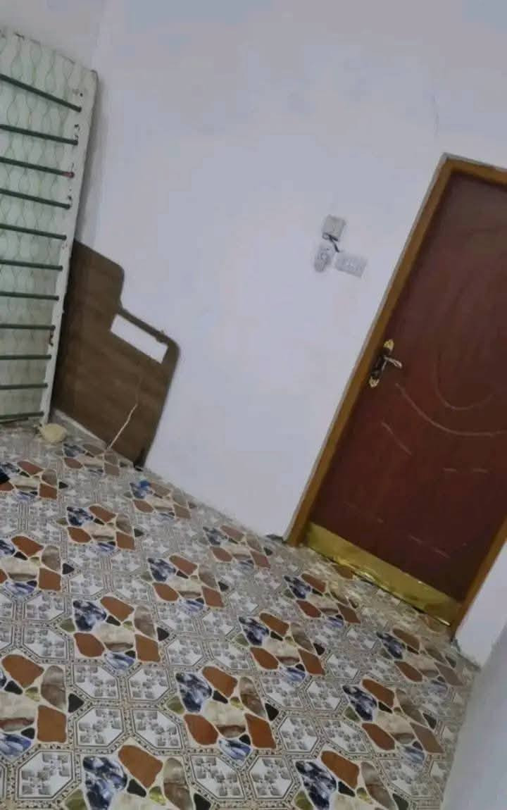 #إعلان 

بيت للبيع الموقع: حي العسكري المساحة: 100 متر مربع 
تفاصيل البيت:
طابقين
يحتوي على غرفتين + براني + صالة + مطبخ + مجمع صحيات

مطلوب 20 مليون
وبيد البايع 55 مليون
للاستفسار والتواصل:

📞 *********** – سيد علي
📞 *********** – أبو عباس

  #مكتب_الفردوس_للعقار_طريقك_الآمن_لامتلاك_بيتك
