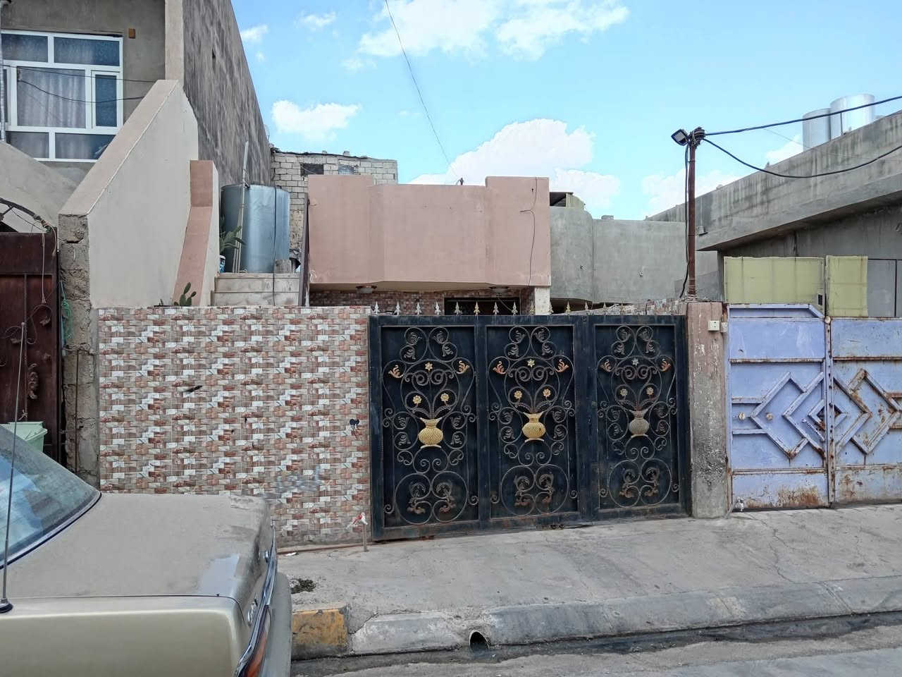 دار طابو طابق واحد للبيع
المساحة / ١٠٠ متر 
الواجهة / ٥ أمتار في ٢٠ متر 
العنوان / كركوك حي الأسرى والمفقودين قرب جامع القباء 
السعر / ٧٠ مليون
للاتصال / ***********
