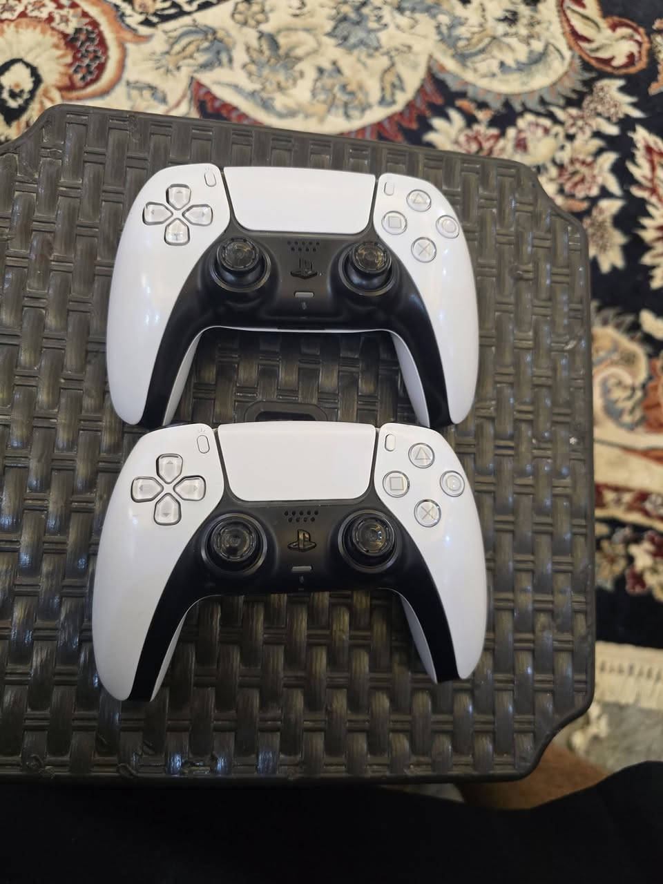 للبيع بلي 5
مشتري جديد اصلي مستخدم قليل 
ويا ٥ اقراص وجوستكات ٢
***********
السعر ٧٠٠
