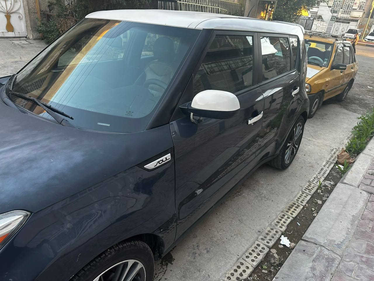 سلام عليكم
كيا صول موديل 2016 وارد أمريكي محرك 2000 كير محرك تبريد كفالة كهربائيات تخم تاير رقم بغداد انكليزي هزه جديده سنوية لغاية 2030 السيارة ناعمة وخير من الله ترايك وين متريد ماشية 90500 مكاني بغداد الشعب
سعره 95$ وبيه مجال 
***********
