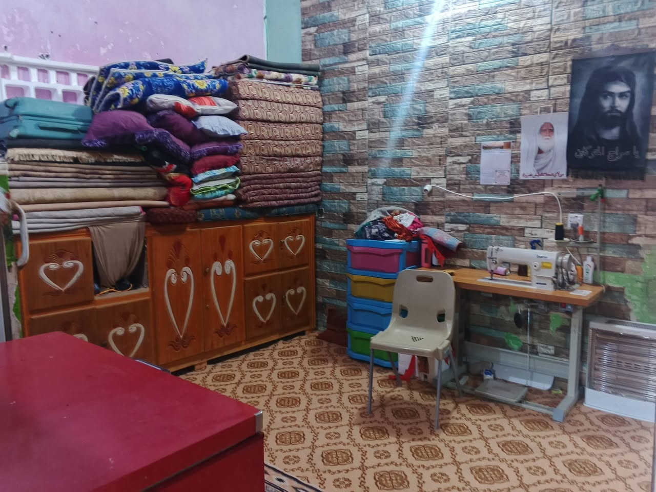 بيت رقم للبيع مساحه 200 غرفه وصاله ومطبخ وديوانيه وصحيات وساحه وحديثه ومكان تكدر تبني بي بيت ثاني 
للعلم المعامله كامله ثاني يوم تكدر اسوي طابو صرف العنوان سوق الشيوخ الحي العسكري قرب مدرسه نهاوند خدمات كامله سعره جدا مناسب 23 وبي مجال ***********
