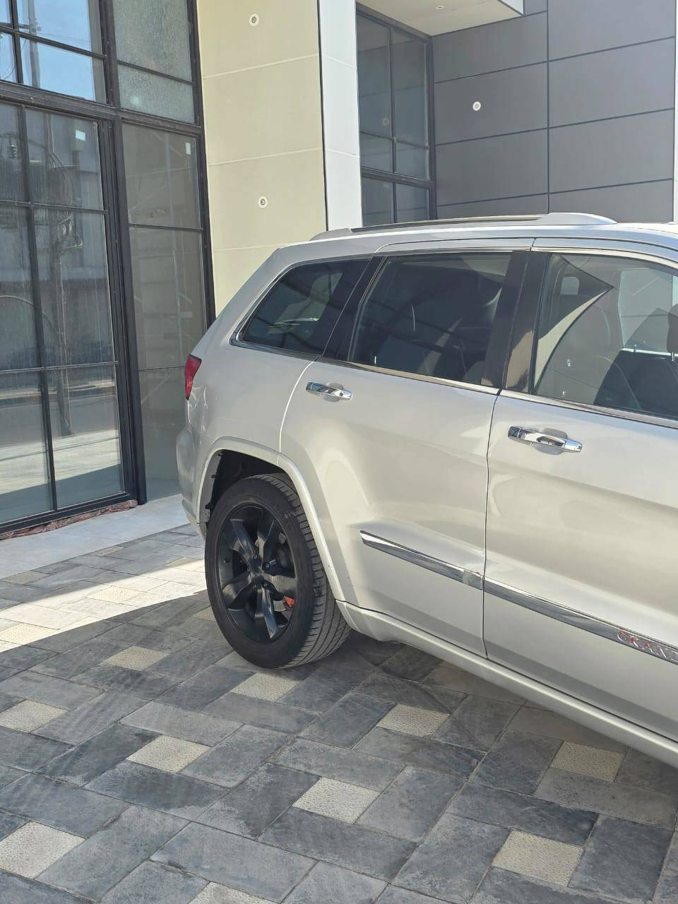 لسلام عليكم جيب ٢٠١٢ اوفرلاند اعلى مواصفات بلجيب 
رقم بغداد انكليزي باسمي  سنويه ٢٠٣٠ 
هزه ورقام وسنويه جديد
محرك ٨ سلندر ٥.٧ كفاله 
ماوس تحكم 
شاشه قلاب وشاشه بلسقف شغاله 
كشنات تبريد وتدفئه جلد الخلفيه تدفئه 
مري اوتو دم تصير مضلله من احد وراك عالك لايت علمود ماياثر عليك 
فتحه صقف سلايد روف 
ستيرن تدفئه +فول تحكم 
لايت داينمك يصعد وينزل حسب ارتفاع السياره +ضايفله عدسات زنون اوزم ضمان سنه 
سستم صوت سماعات هارلم كاردن 
دماد
جنطه كهرباء 
السياره جكات بس لاغي نظامه شادله دبلات عاديه علمود تنسه موضوع الجكات 
ماشيه ١٤٥ الف 
بستثناء الطوافه مال البانزين تخربط 
سعره ١٦٥ وبيه مجال بسيط
العنوان واسط قضاء الحي 
***********
*********** دهل اوران, واسط
