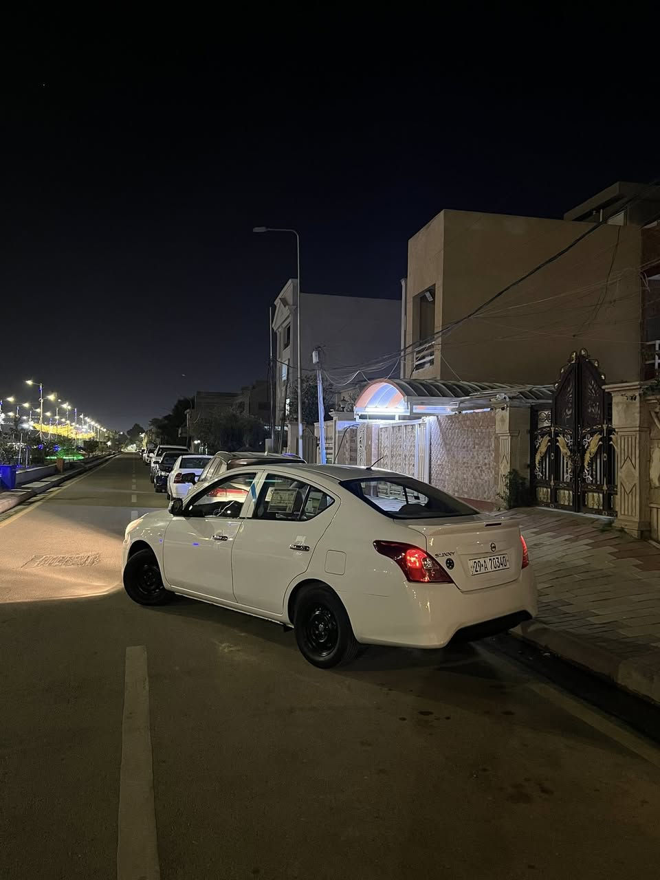 السلام عليكم…
نيسان سني للبيع موديل 2020
ماشية 143 الف كيلوا 
هندي ام البليته الزرگة
بيها باردين و رشتين صبغ بالباب و جاملغ الامامي على گد شبر وباقي ملاحظات بسيطة كير ومكينة كفالة والسيارة ما ناقصها شي جاهزة
رقم واسط تحويل ثاني يوم
***********
ب115 وبيها مجال
