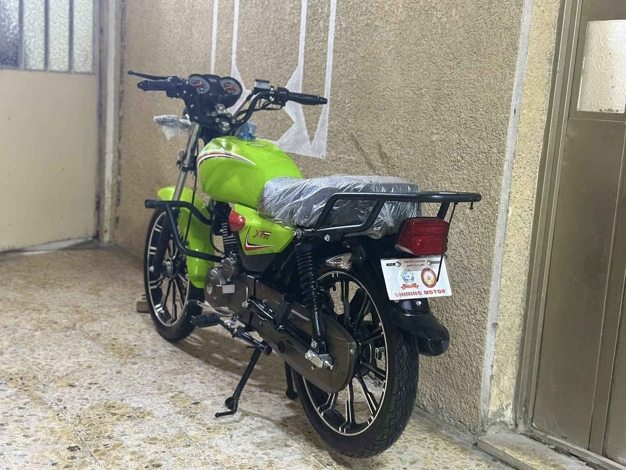 السلام عليكم شاينك 5 كير للبيع صفر كيلو متر زيرو زيرو اوراق اصولية لون اخضر مكاني بغداد سعر 1700 وبيه مجال حك الجية ***********
