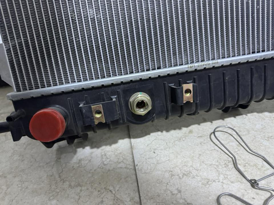 السلام عليكم
رادتير جديد غير مستخدم سلفرادو حديث جبته على سلفرادو 4 سلندر ميرهم سعره 220 الف وبي مجال
ويل تك واحد جديد غير مستخدم حديث تاهو سلفرادو سعره 200 دولار وبي مجال 
للتواصل *********** واتساب
