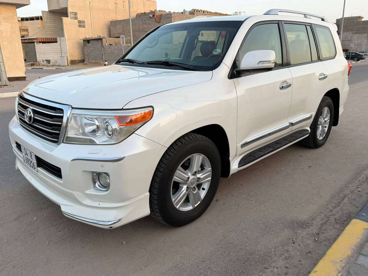 لاندكروز 2014اصل سياره جديده كلش ماشيه 156 الف رقم بصره السونار مرفق بالمنشور الاستفسار
***********
